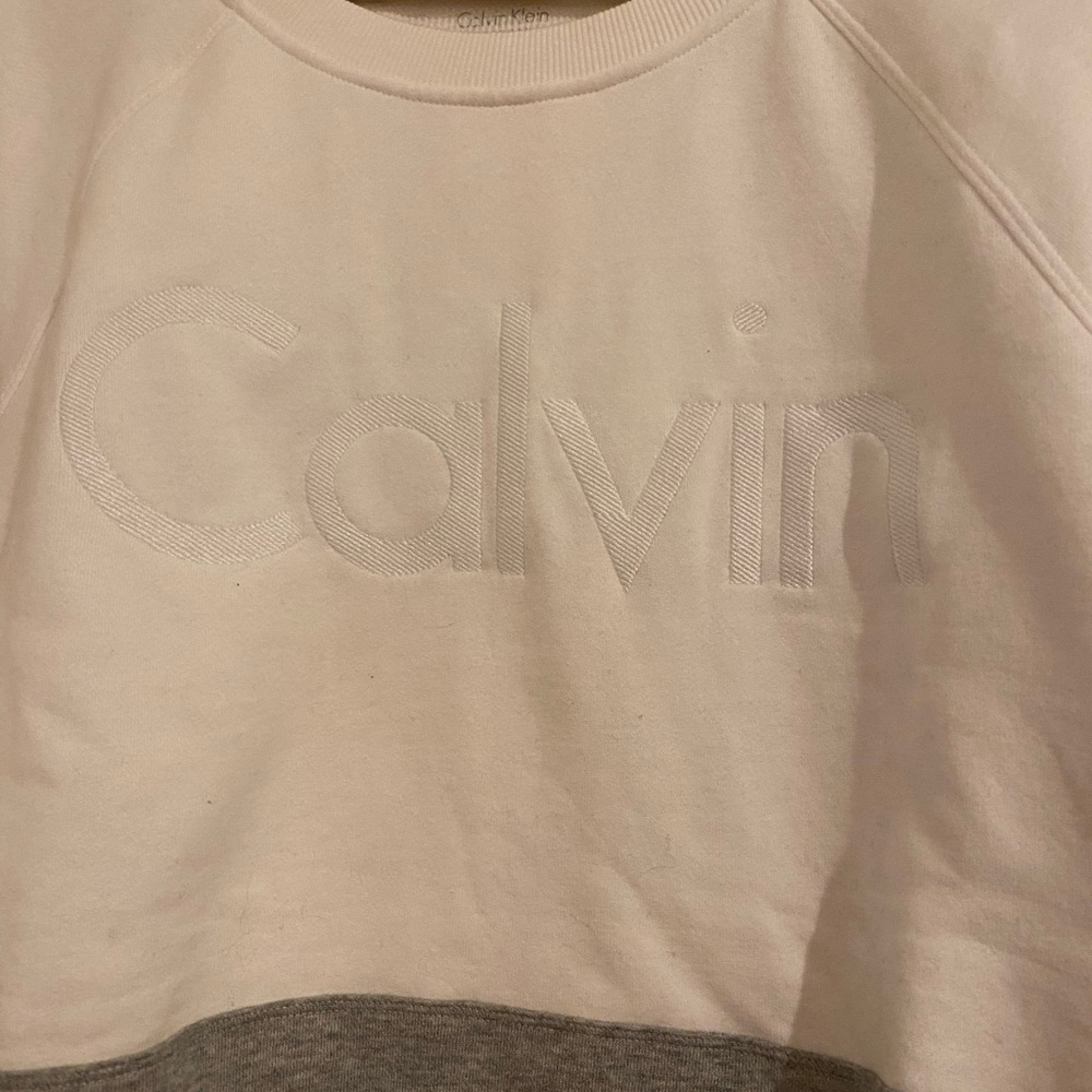 Calvin Klein - Picture 2 of 4